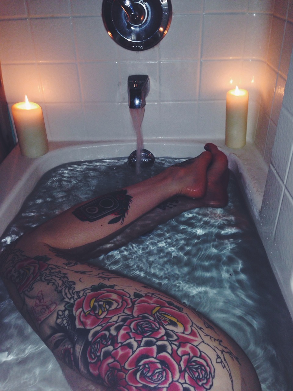 abchannahrosexyz:  Soaking for over an hour now.