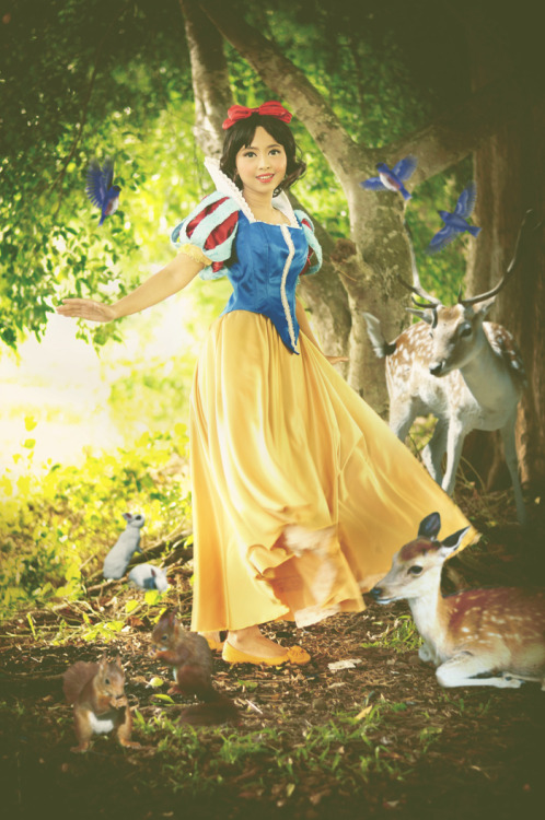 oruntia: Snow White Cosplay  costume, props, makeup by me photo by epi corner animal stock by w