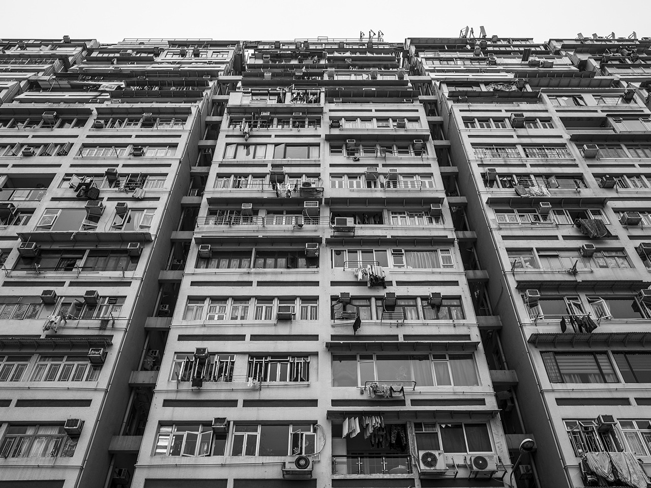 concreteslabz:  Hong Kong © Damien Gosset