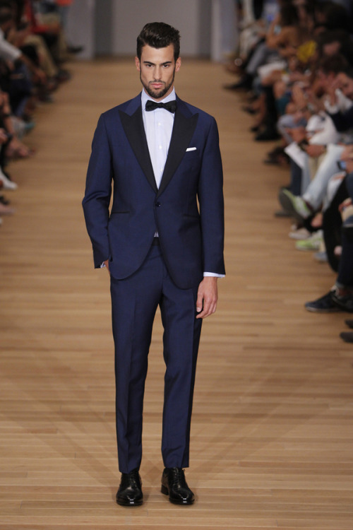 Lander Urquijo SS14
After continuously presenting us with outstanding collections and superb styling through its blog, Lander Urquijo made its runway debut yesterday. Lander’s tailoring roots and exquisite technique was portrayed by an eclectic...