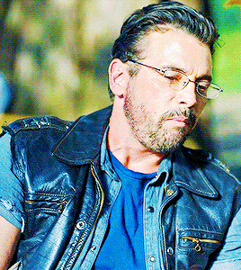 dailyriverdalegifs:#cinematic parallel #glasses-dale