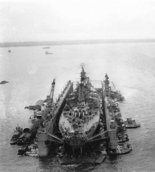 warhistoryonline:  USS Iowa inside floating drydock ABSD-2, Seeadler Harbor, Manus, Admiralty Islands, 28 December 1944. https://wrhstol.com/3gs7CqD