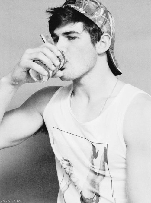 s-u-b-u-r-b-iii-a:  http://instagram.com/julio_andreh