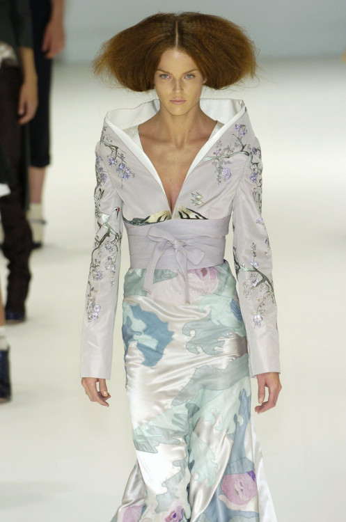 Ensemble‘It’s Only a Game’Spring/Summer 2005Alexander McQueenDress of lilac silk appliquéd with silk