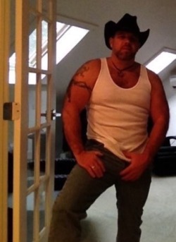 adamandstevewerehot: jaymidland:     Breed me, bro.  Dare ya!