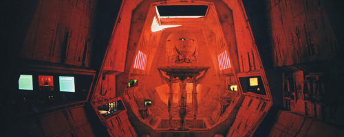 martinlkennedy:  2001 continues it’s hold over me. Images from 2001 A Space Odyssey from Cinefex magazine 85 2001 