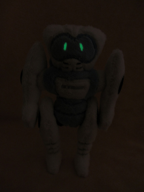 manicscribble:  katyamola:  momoless:  Mini Tailgate is only 6 inch tall and his arms and legs are movable thanks to button-joints. He is out of minky with embroidered on details and buttons. Since he is my first try he came out a bit wonky, but he still