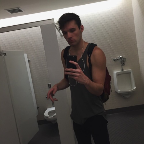 calpek:  A freshly shaven Troy goes to the gym strictly to take pictures