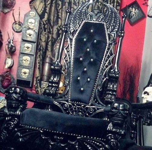 bunny–claws:Credit: @hauntfurniture