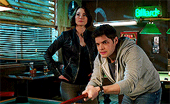alexdanversdaily:No way Alex Danvers dates someone who doesn’t own a firearm.