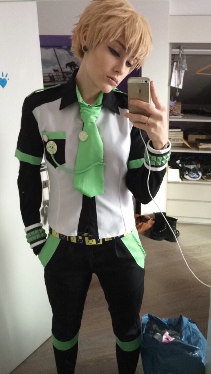 69-ayaoi:  shinamon-kun:  Iâ€™m such a gay baby -  * *   Hot damn