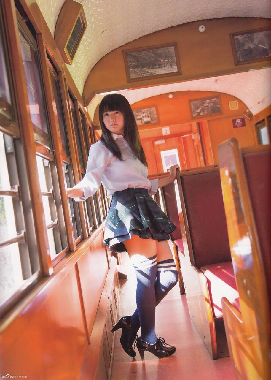 genkudo:  【2ch】ニュー速クオリティ:【画像】声優の竹達彩奈のエッチな太ももｗｗｗｗｗｗ
