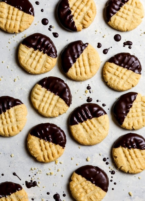 nougatella: Chocolate Dipped Gluten Free Peanut Butter Cookies | The Loopy Whisk I’m hungry 