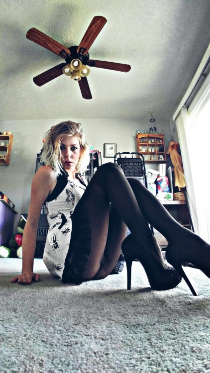 frusandramaria: Gorgeous as always in black tights. (via TumbleOn)