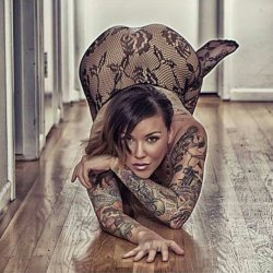 s-uiiciide:  inked girls - http://s-uiiciide.tumblr.comfollow