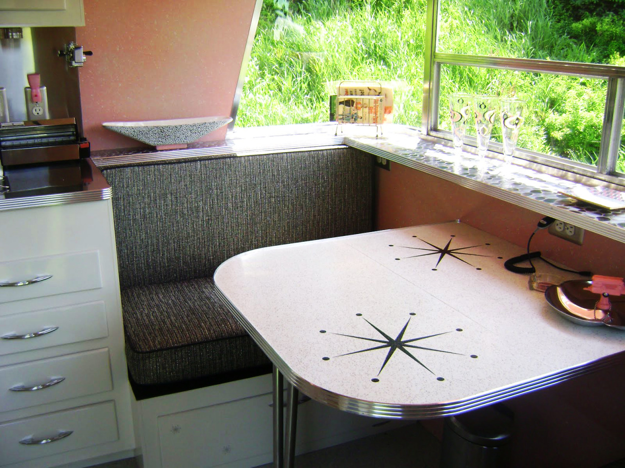 bigcheese327:  midcenturymodernfreak:  1961 Holiday House Trailer Looking for a