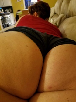 poundkakez:  Shorts all up in her ass.