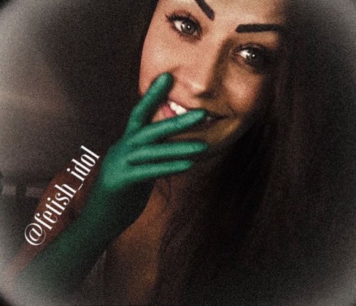 https://gloveslover.tumblr.com/post/156771797438