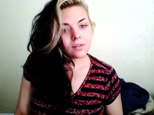 femmevengeance:  someone asked if i ever tried pushing all my hair to the left instead  omg <3