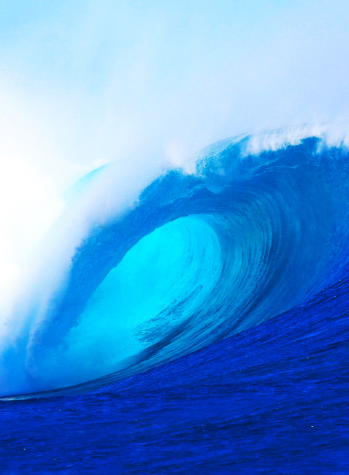 the-ocean-paradise:  surf4living:  Cloudbreak. You’re welcome Ph: Scott Winer  sunkissed & sandy