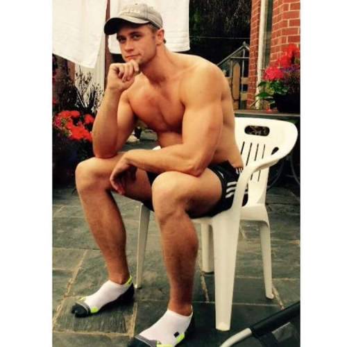 fuckyeahmalefeet:  ≡ 