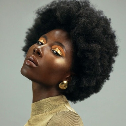 mulannoir: Beauty by @seyeisikalu #Afro #NaturalHair #BlackGirlMagic #Makeup #Beauty #FentyBeauty #S
