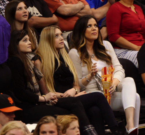 krazykardashianbr:  Kylie, Stass and Khloé at Clippers game. 