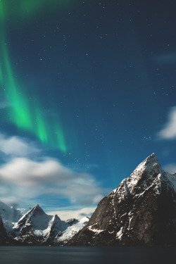 lsleofskye:Northern Lights over Reine, Norway