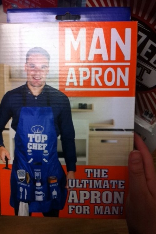 masculinityissofragile: thetomnooklook: When ur masculinity is so fragile a normal apron just isn&rs