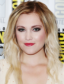 bellamy-octavia:Eliza Taylor attends San Diego Comic-Con on July 22, 2016
