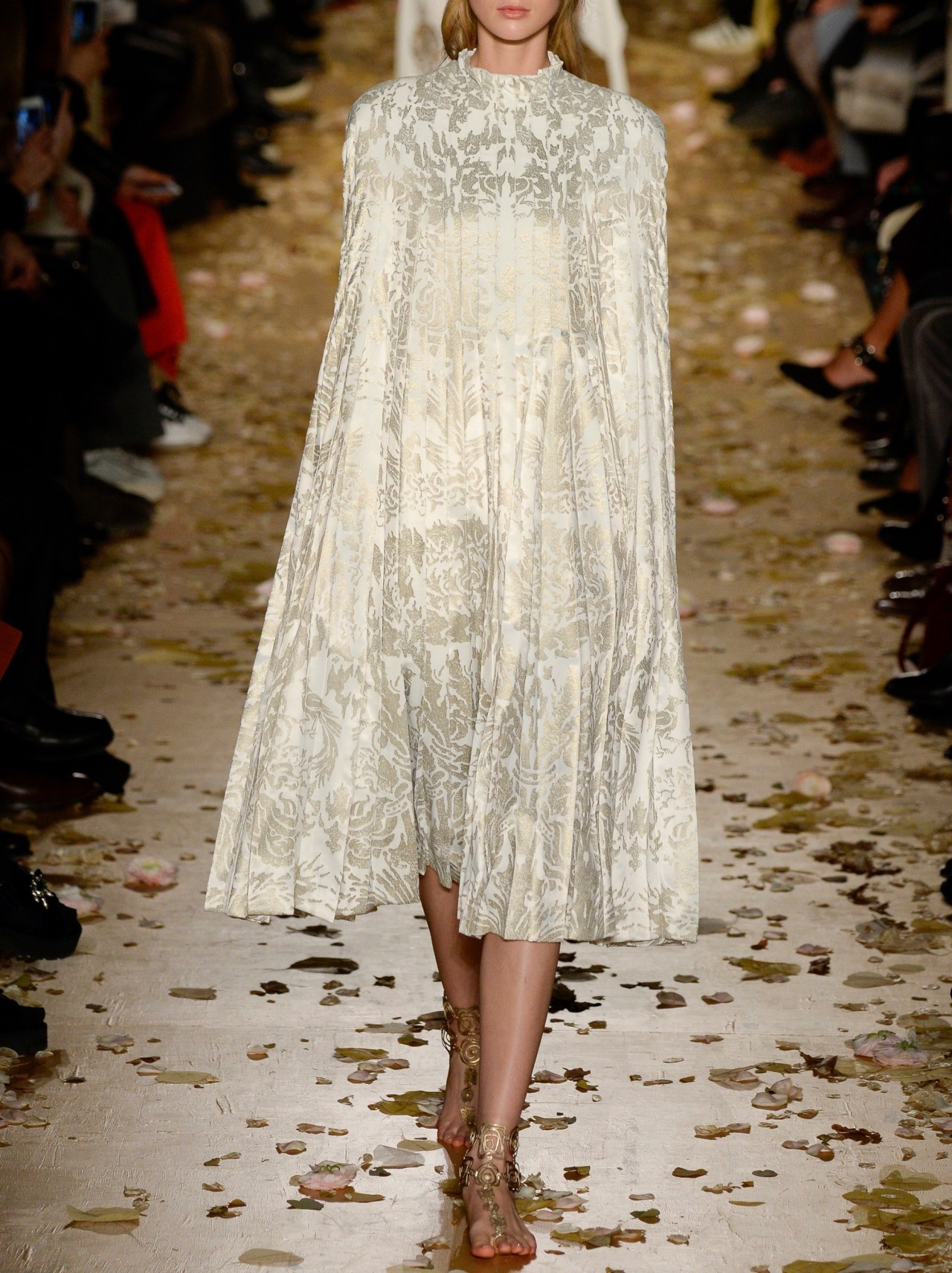 belleamira:  Valentino  Spring 2016 Couture 
