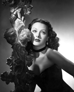 sparklejamesysparkle:  Hedy Lamarr by A.L. Whitey Schafer, 1941. 
