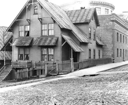 House on northwest corner of Columbia St. and 5th Ave., Seattle, 1909.