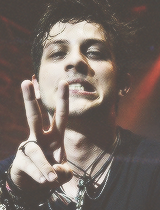  Kissued asked: “Chay Suede ou Arthur Aguiar?”   