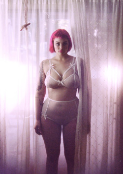 babydearr:hanahaley:Isabel  iflyastarship you look like an angel