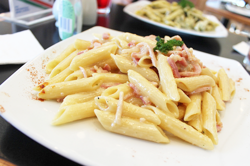 foodluxury:  Love Food? This blog is for you. 