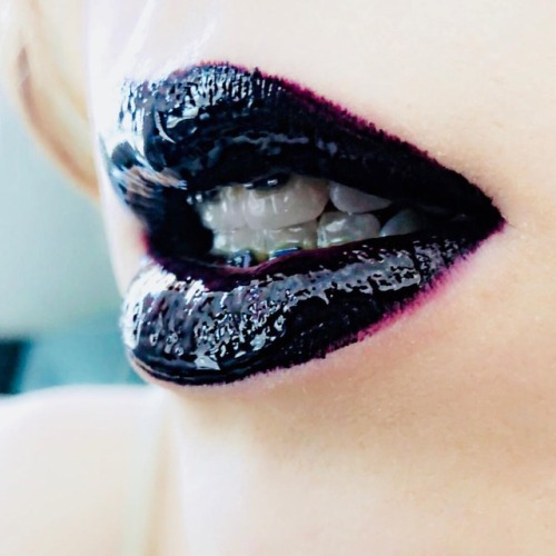 Dark purple + gloss looks edible af #lipstick #lipgloss