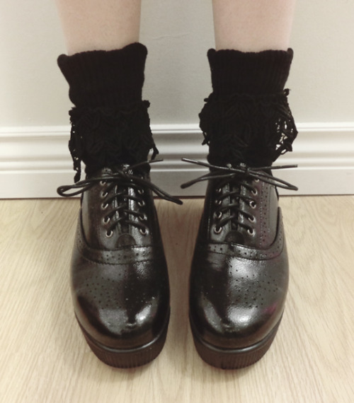 drawkill:  Here’s some new shoe’s I bought from DollsKill! Was trying to find some TUK creepers caus