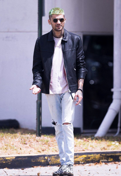 zaynthegreekgod:Zayn out in Miami, March 28