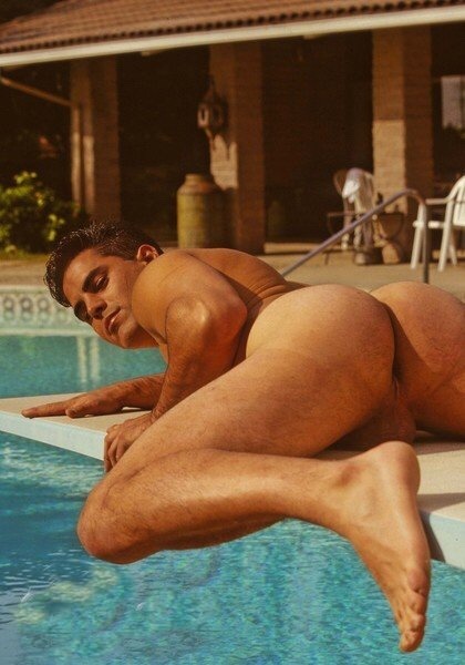 daddyhexxx:  Niiiiice… White boy wit cakes  DADDYHEXXX.NET 