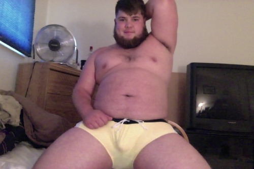 spartacubs:  imhereforthemen:  I can touch? (burrsinthetrap)  I think I need a new change of pants 