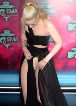 pantyrazzidotcom:  Iggy Azalea yummy pussy lip slip - #iggy #iggyazalea #pussyslip #cameltoe