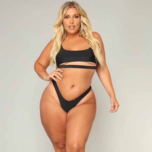 fletchertrowan: bodypositivism:Stephanie Viada Queen Sized Beauty