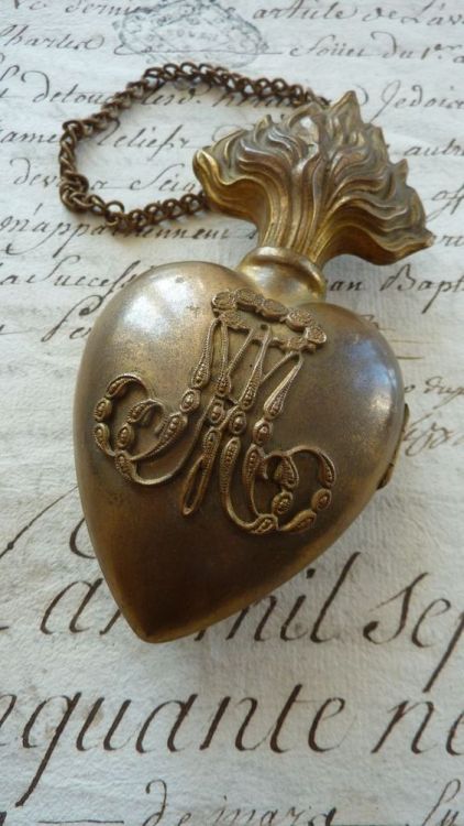 oldmoonlullaby: Sacred Heart Lockets