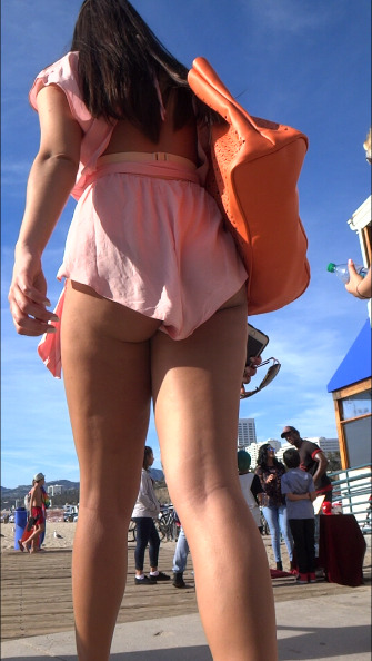 candidgalore:  Nice cheeky shot 😜