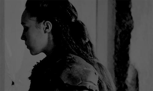 alycia-careys:Wait..