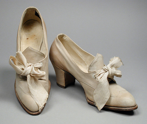 fashionsfromhistory: Blucher Oxford Shoes 1906-1910 United States LACMA