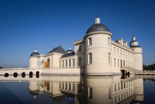 Château Changyu–Moser XV, Yinchuan.The building is a perfect replica of Bordelais châteaus, part of 