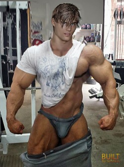 marklucien:  Pretty muscled 