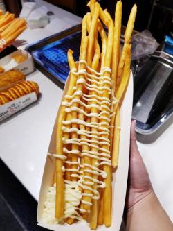 foodpornit:  Foot long (30cm) fries #FoodPorn